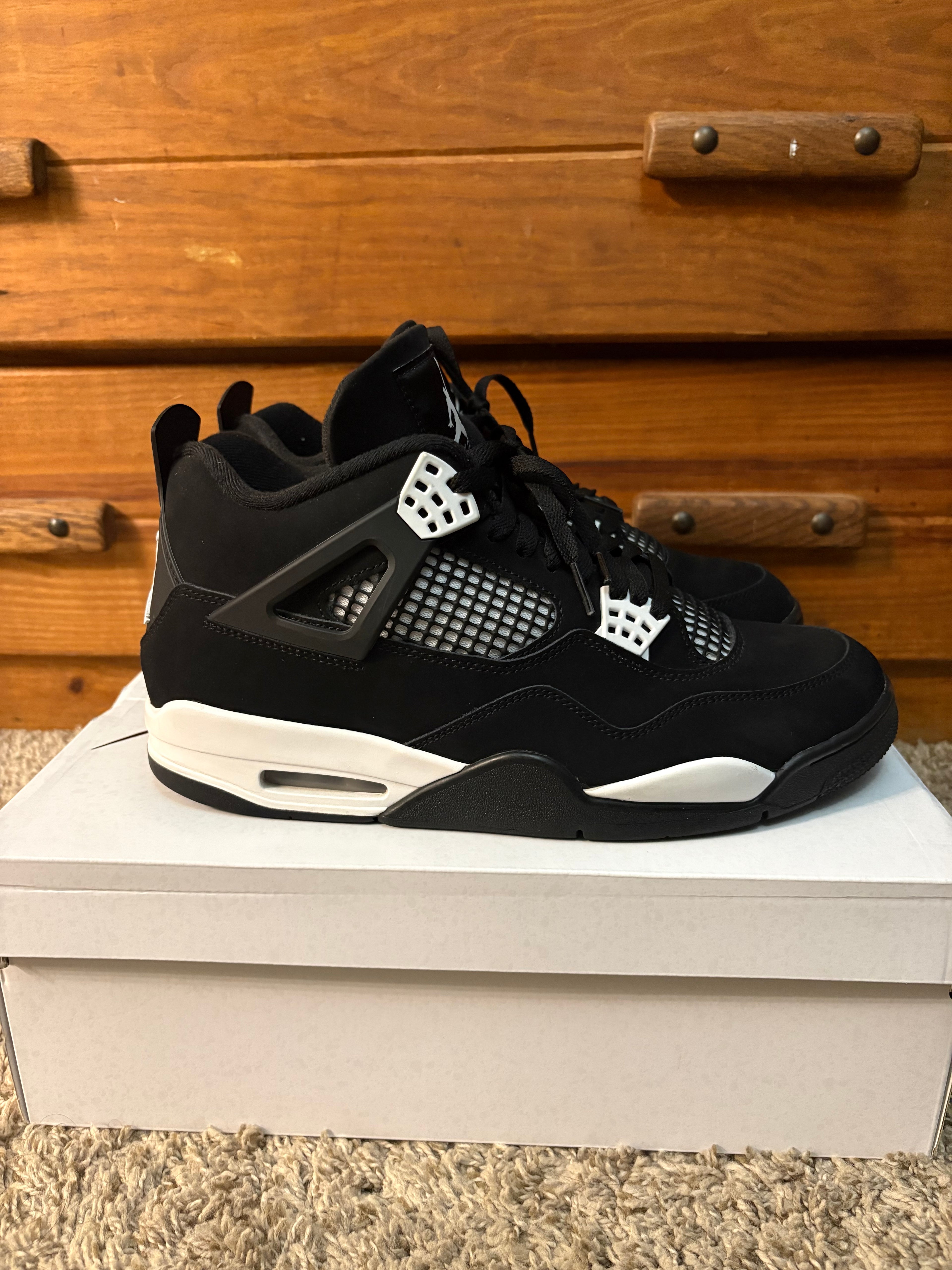 (Pre Owned) Jordan 4 White Thunder - Size 11.5