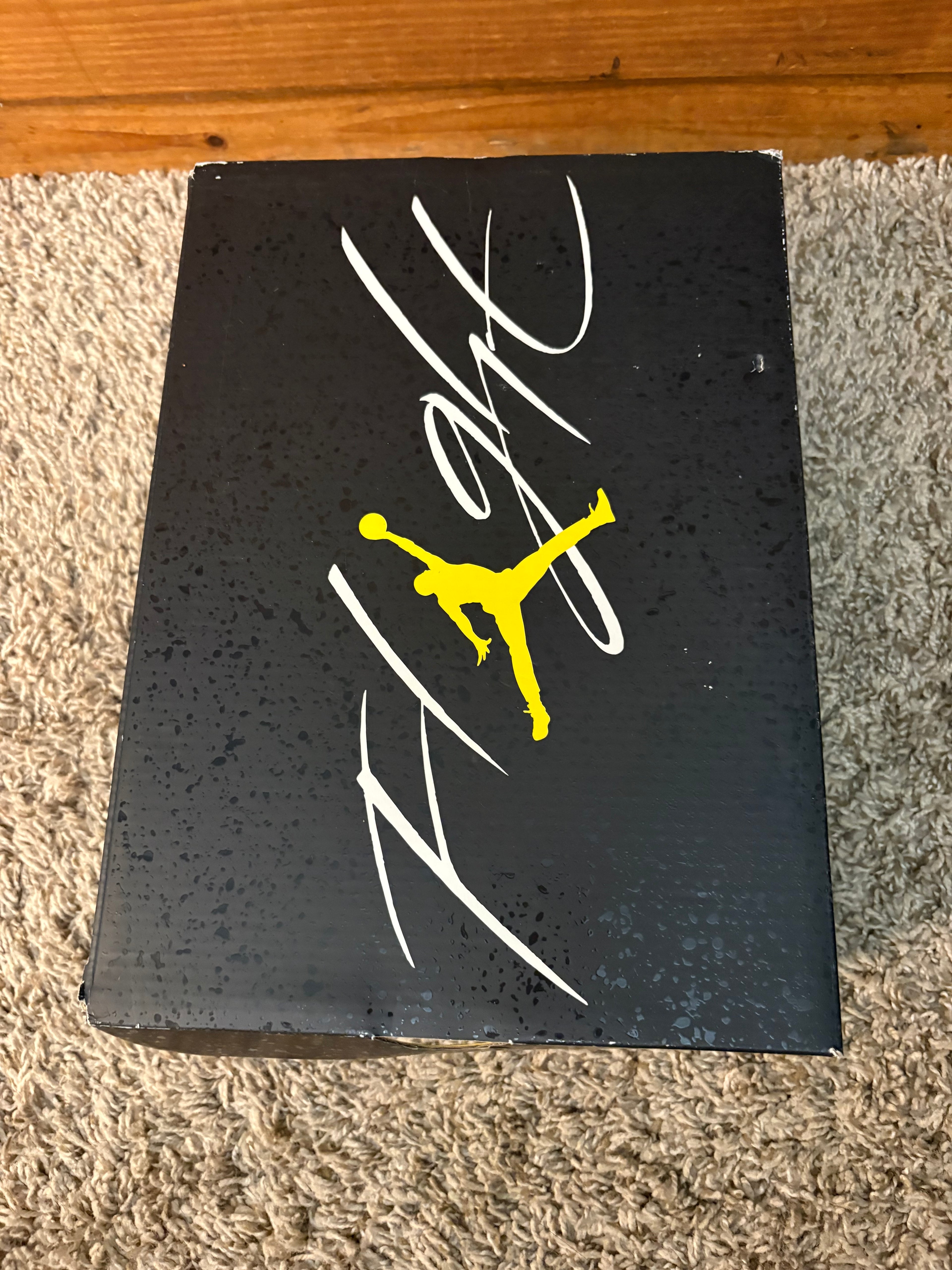 (Pre Owned) Jordan 4 Thunder - Size 6.5y