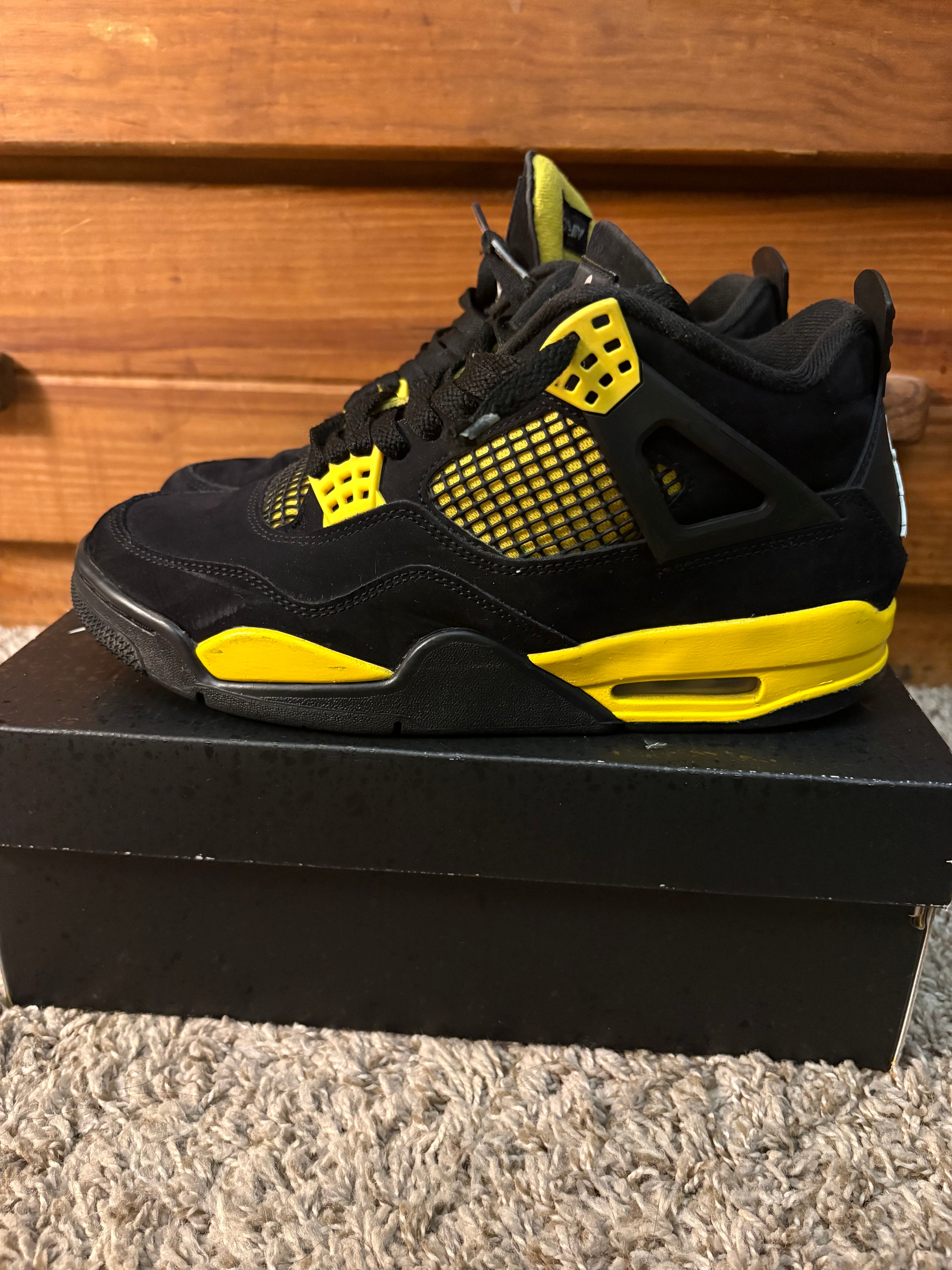 (Pre Owned) Jordan 4 Thunder 2023 - Size 8