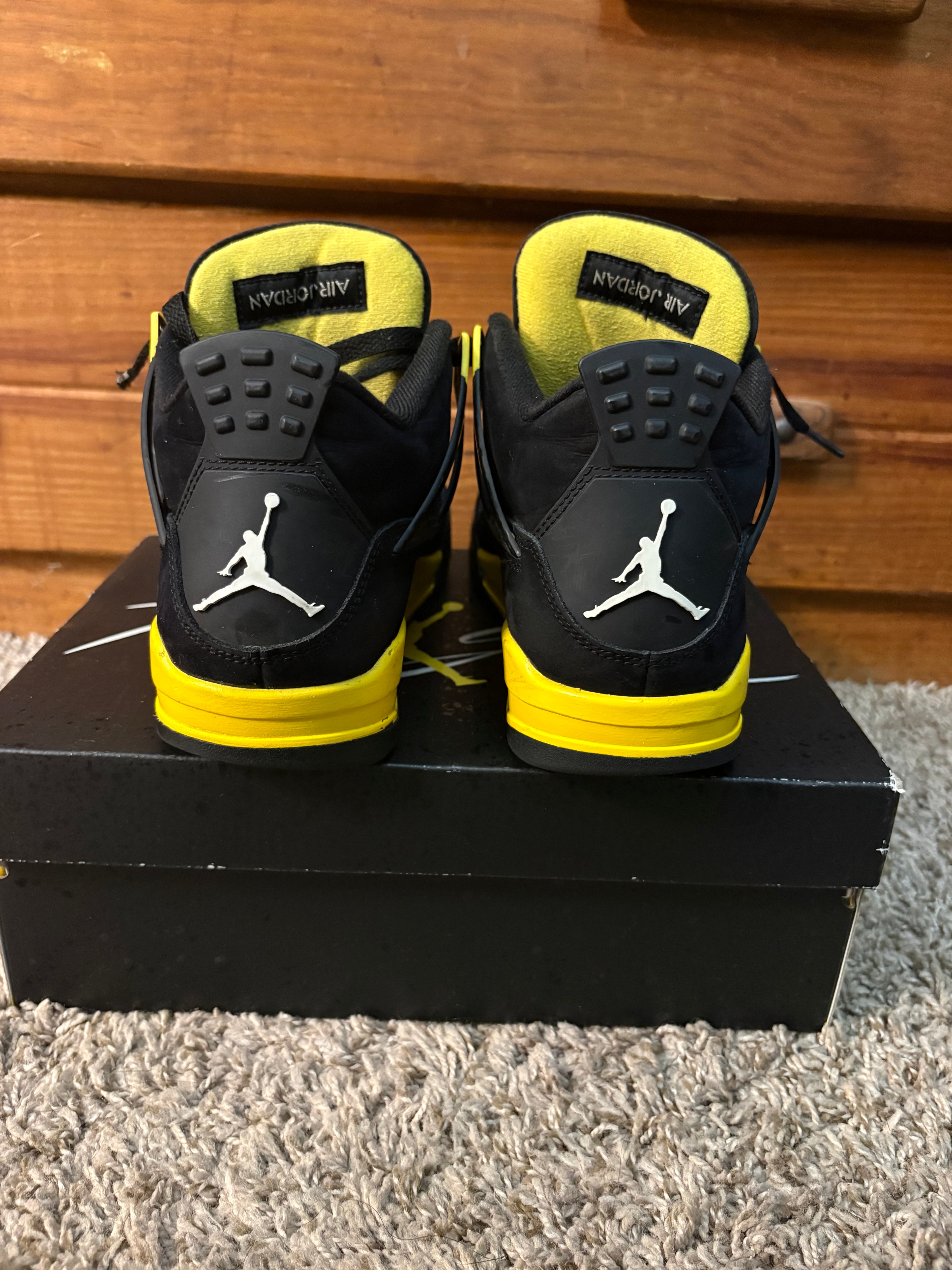 (Pre Owned) Jordan 4 Thunder 2023 - Size 8