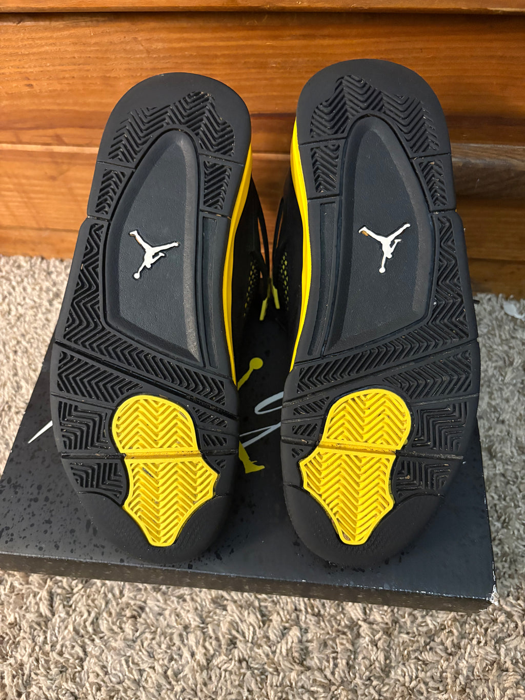 (Pre Owned) Jordan 4 Thunder 2023 - Size 8
