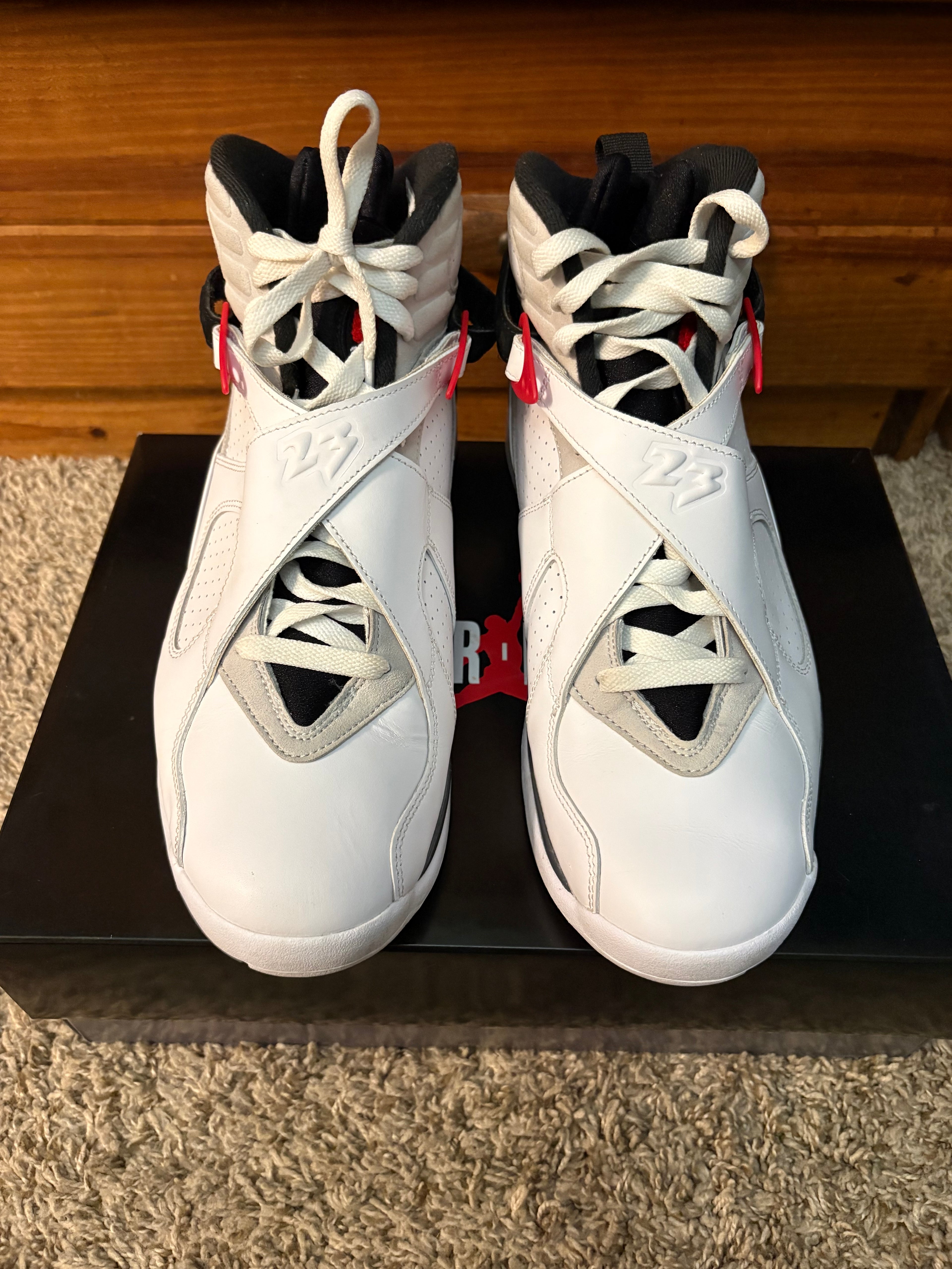 (Pre Owned) Jordan 8 Bugs Bunny 2025 - Size 11